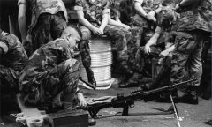 大菠萝M249科普和平精英模拟器外挂 战场最强火力